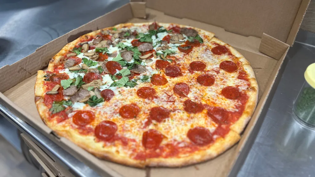 Pepperoni pie in the box